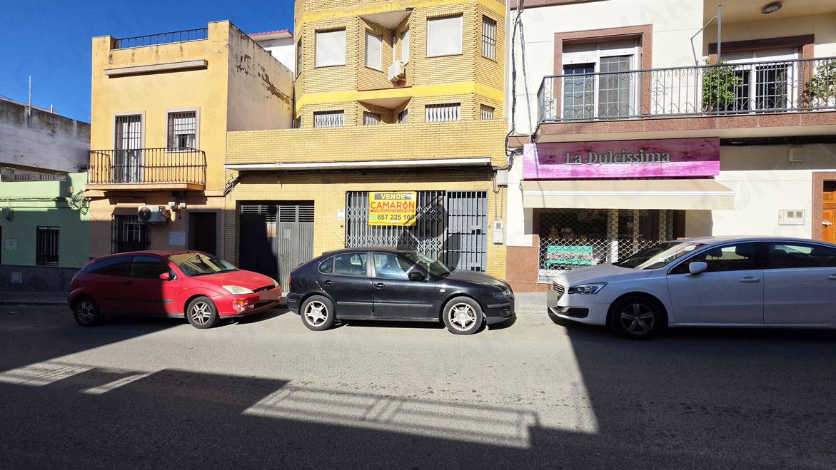 Local en venta en Coria del Río de 147 m2 REF:01904