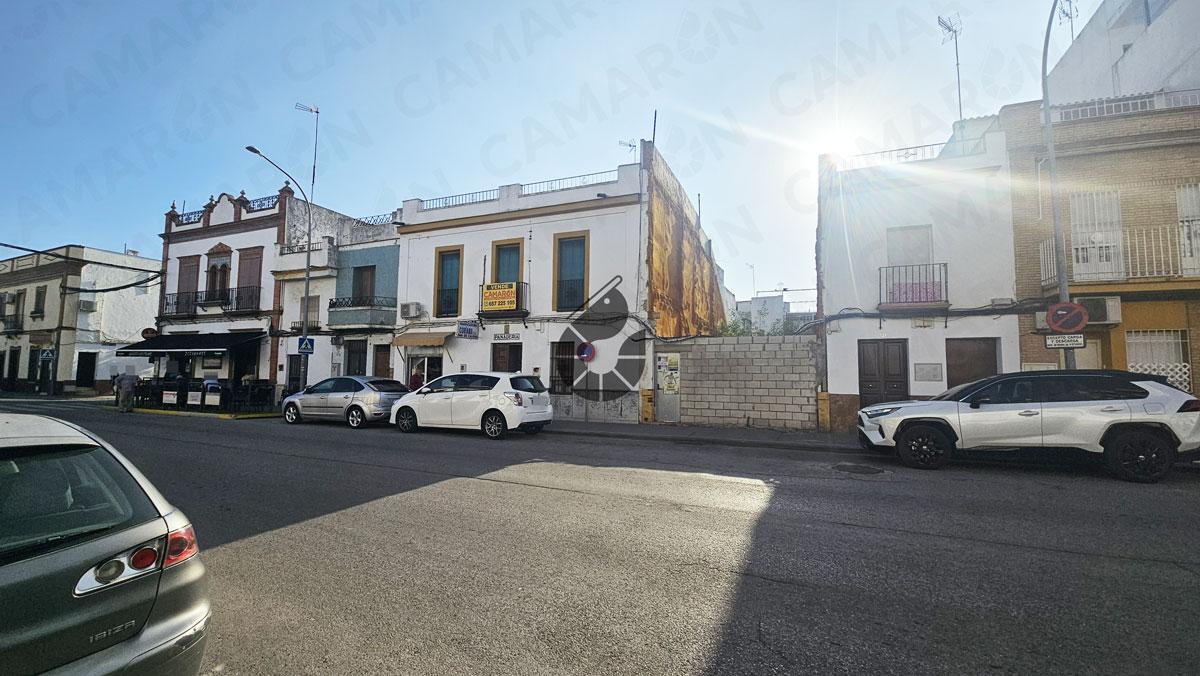 Adosado en venta en Coria del Río de 400 m2 REF:02020