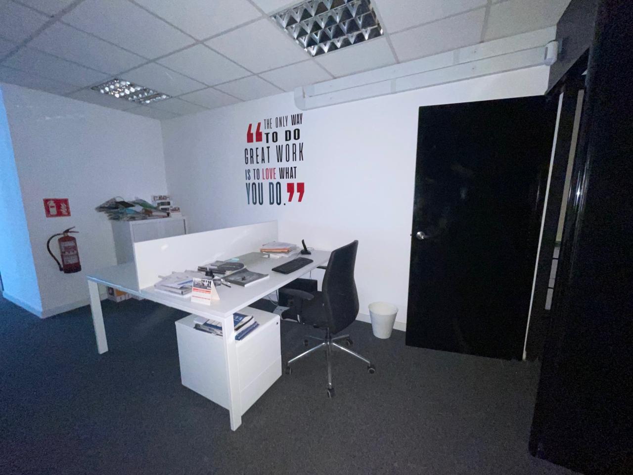 local en montcada-i-reixac · carrer-rossello-08110 2000€