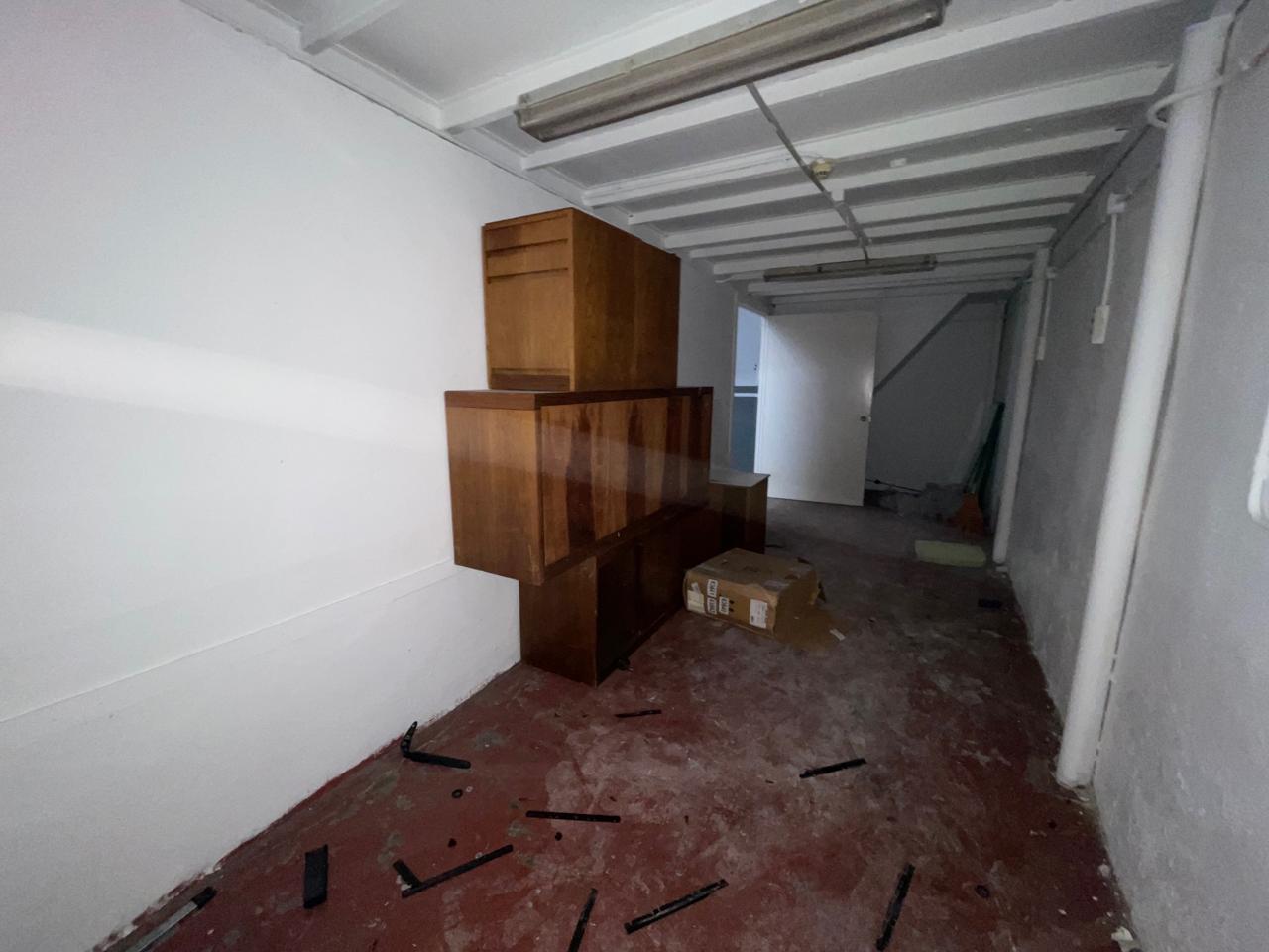 local en montcada-i-reixac · carrer-rossello-08110 2000€