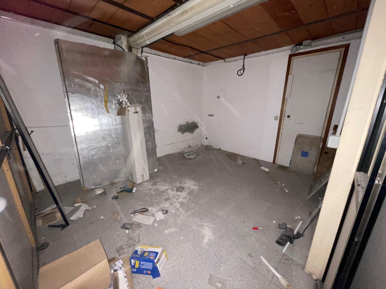 local en montcada-i-reixac · carrer-rossello-08110 2000€