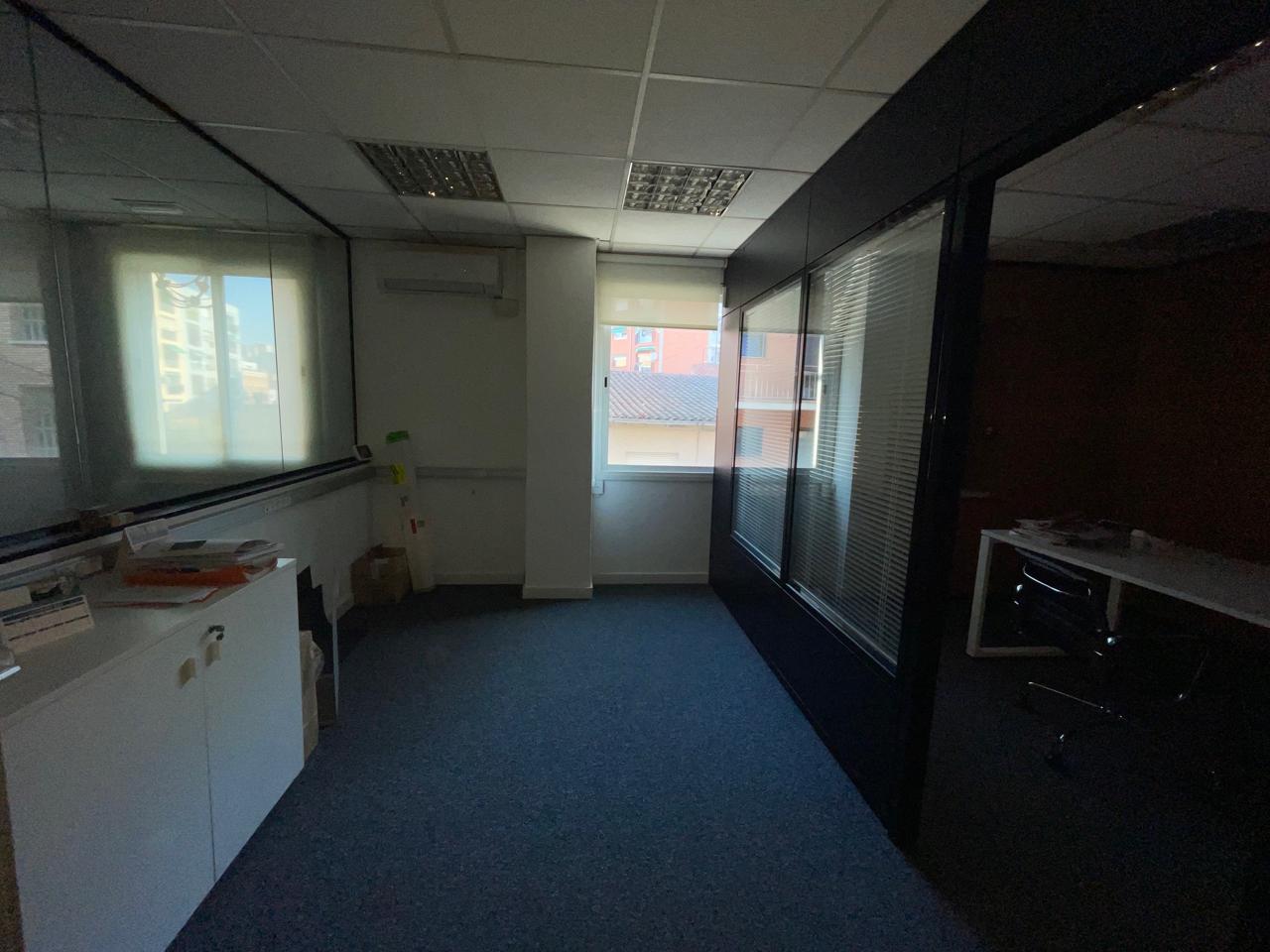 local en montcada-i-reixac · carrer-rossello-08110 2000€