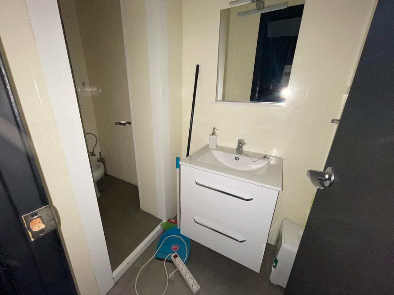 local en montcada-i-reixac · carrer-rossello-08110 2000€
