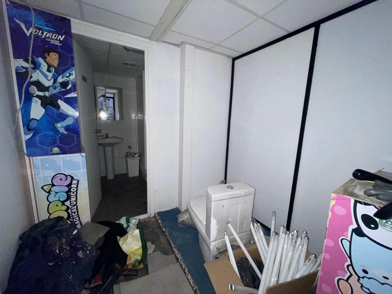 local en montcada-i-reixac · carrer-rossello-08110 2000€