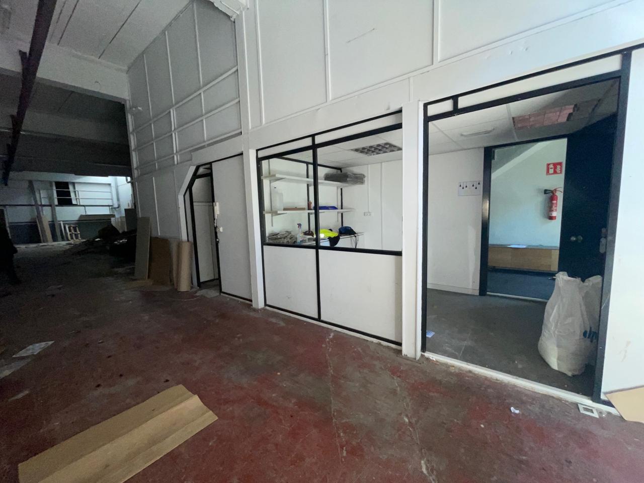 local en montcada-i-reixac · carrer-rossello-08110 2000€