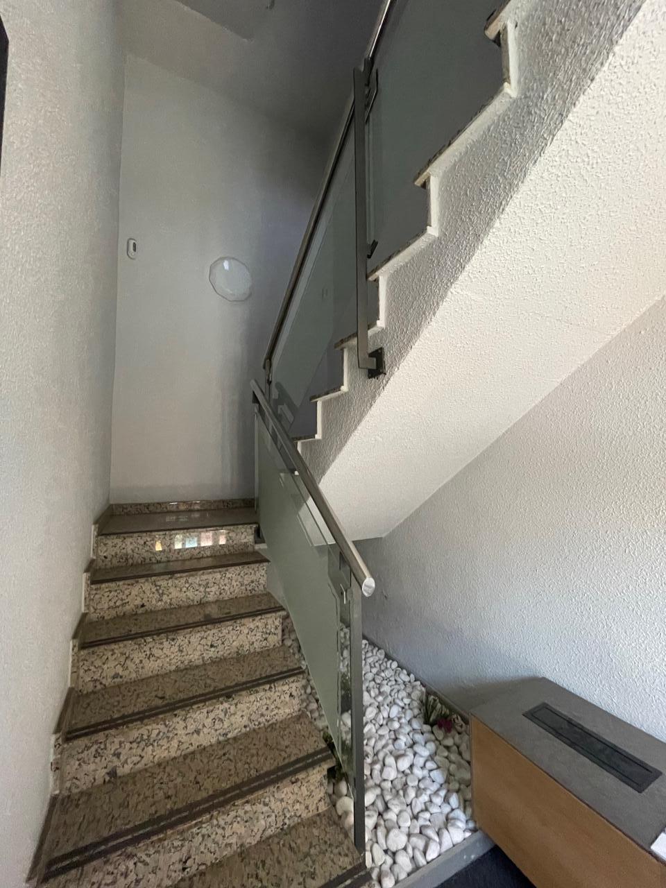 local en montcada-i-reixac · carrer-rossello-08110 2000€