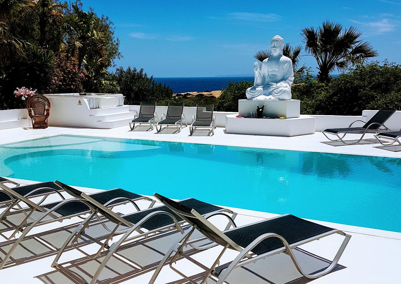 Preciosa villa con vistas al mar en Talamanca - Ibiza.