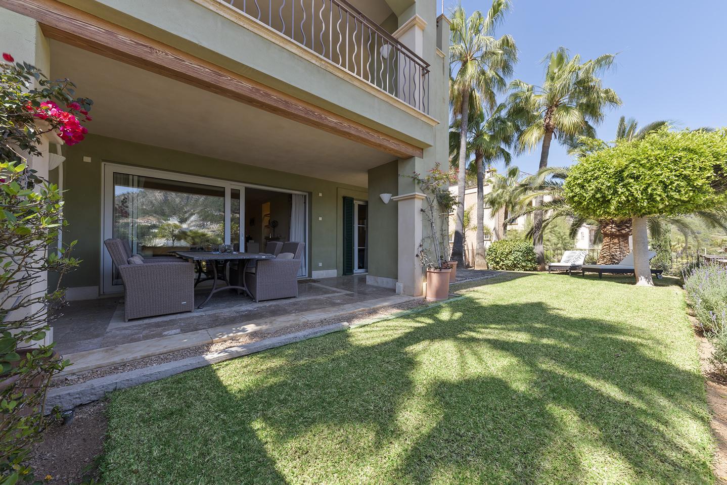 Amplio Apartamento con jardín privado en exclusivo complejo del Puerto de Andratx — Port d'Andratx
