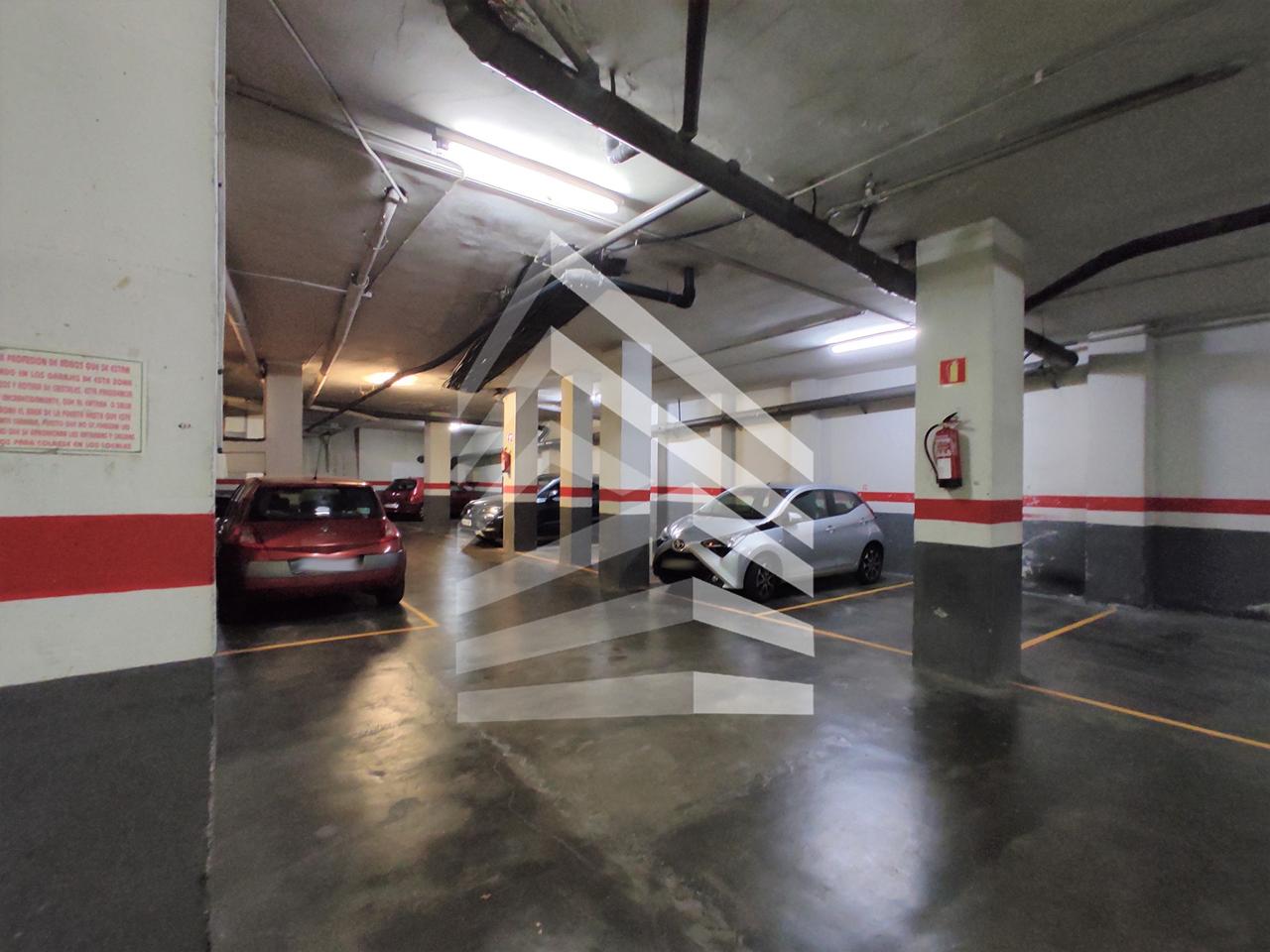 parking en barcelona · les-corts 16000€