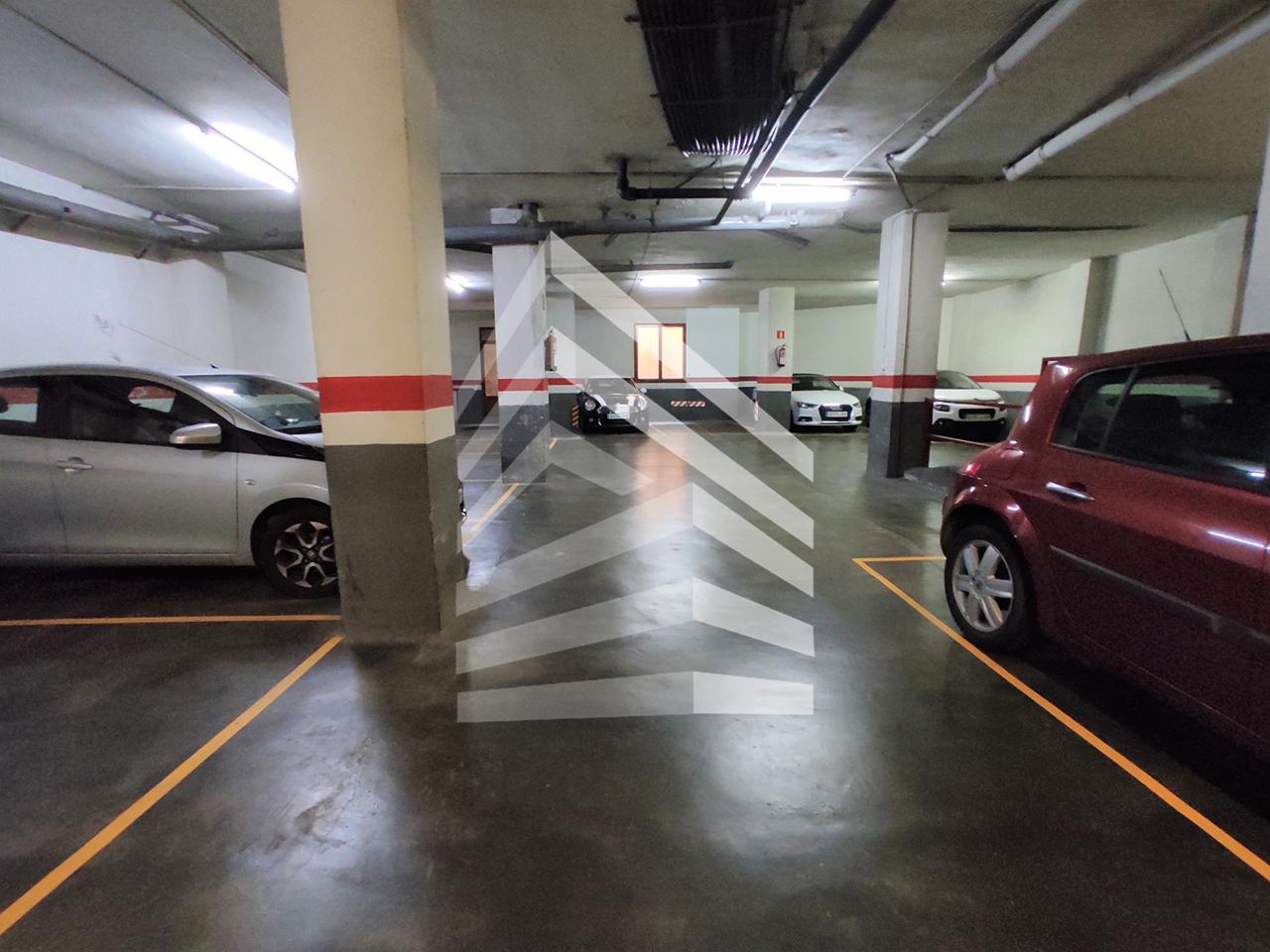 parking en barcelona · les-corts 16000€