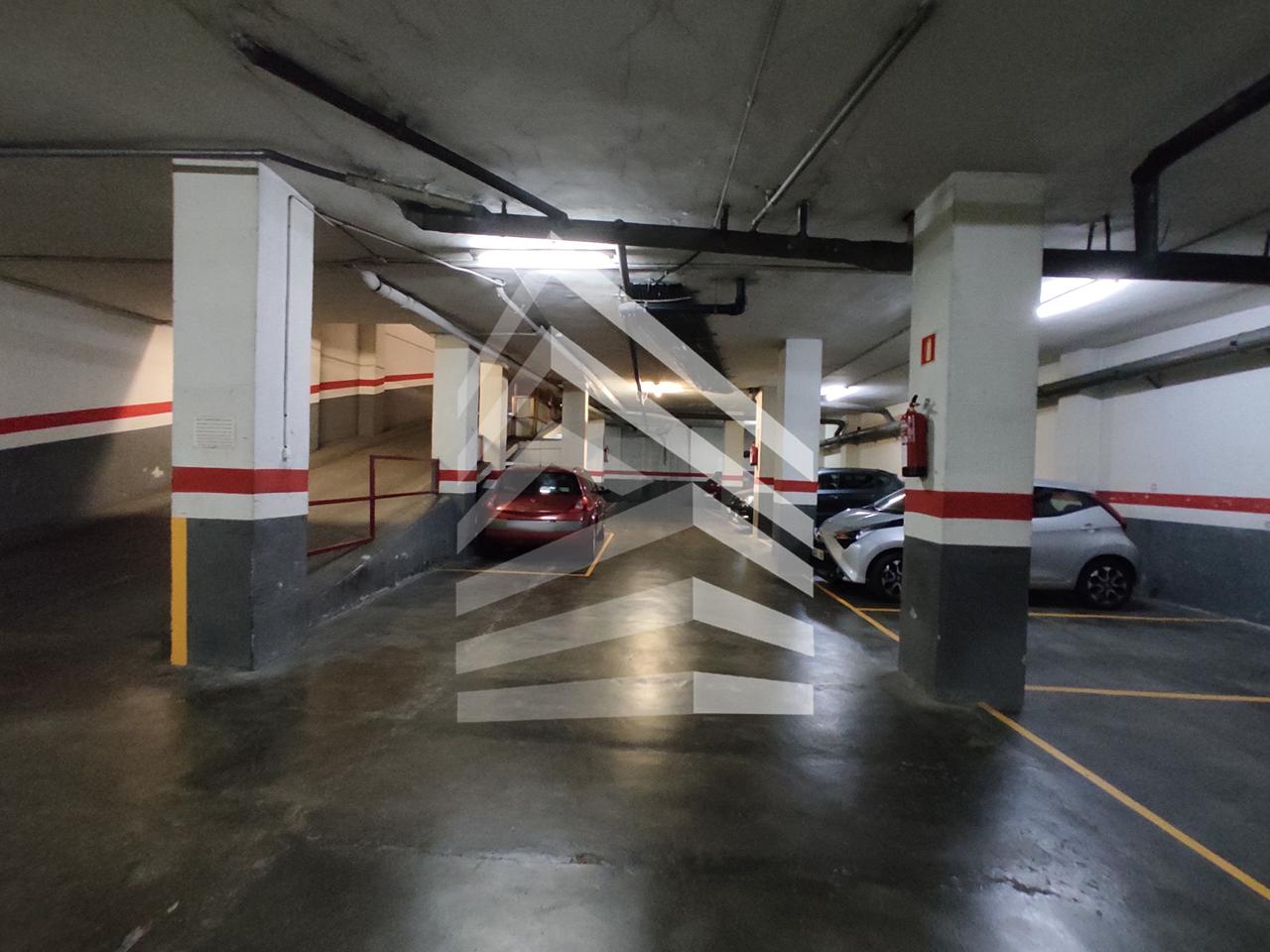 parking en barcelona · les-corts 16000€