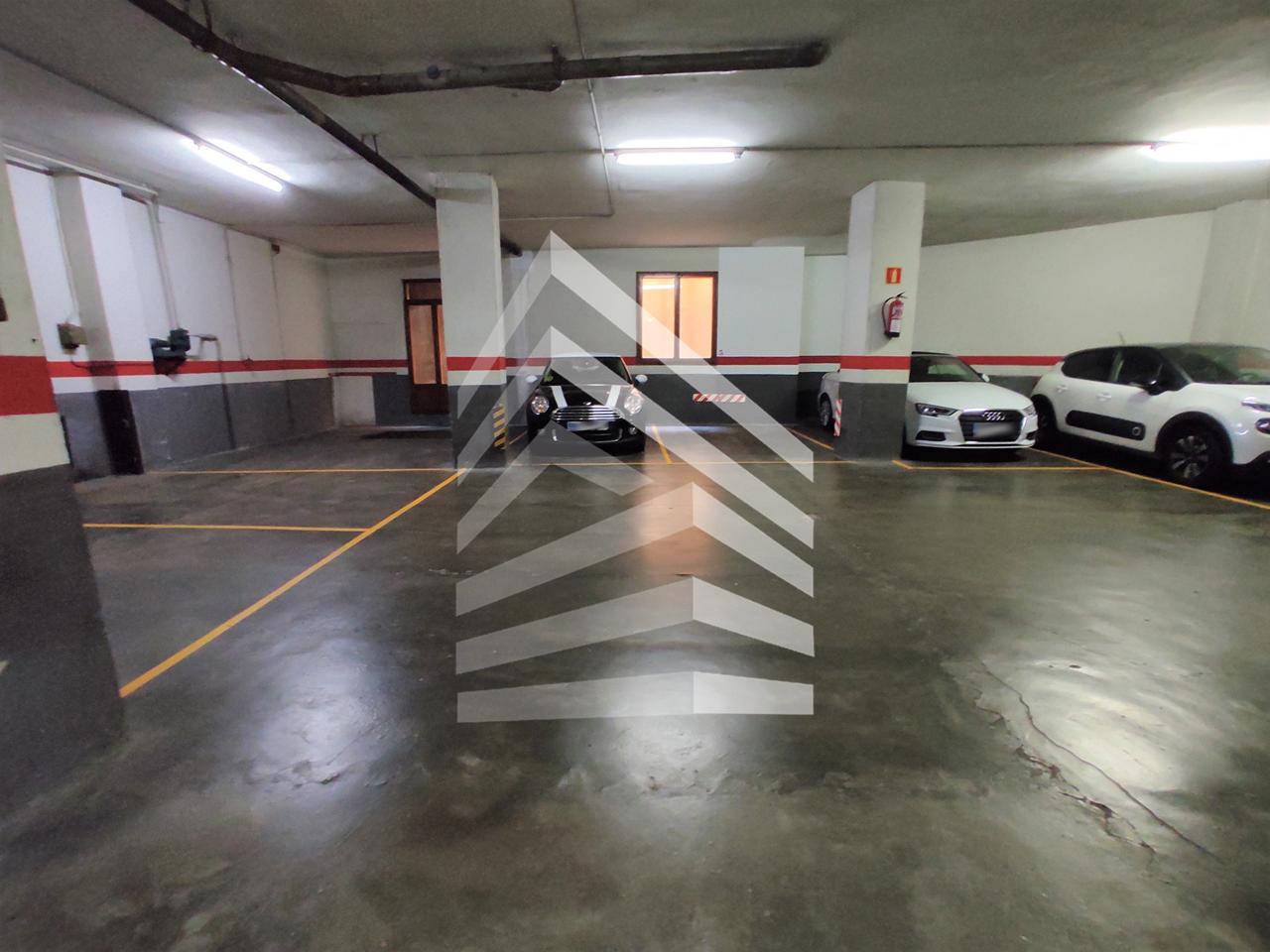 parking en barcelona · les-corts 16000€