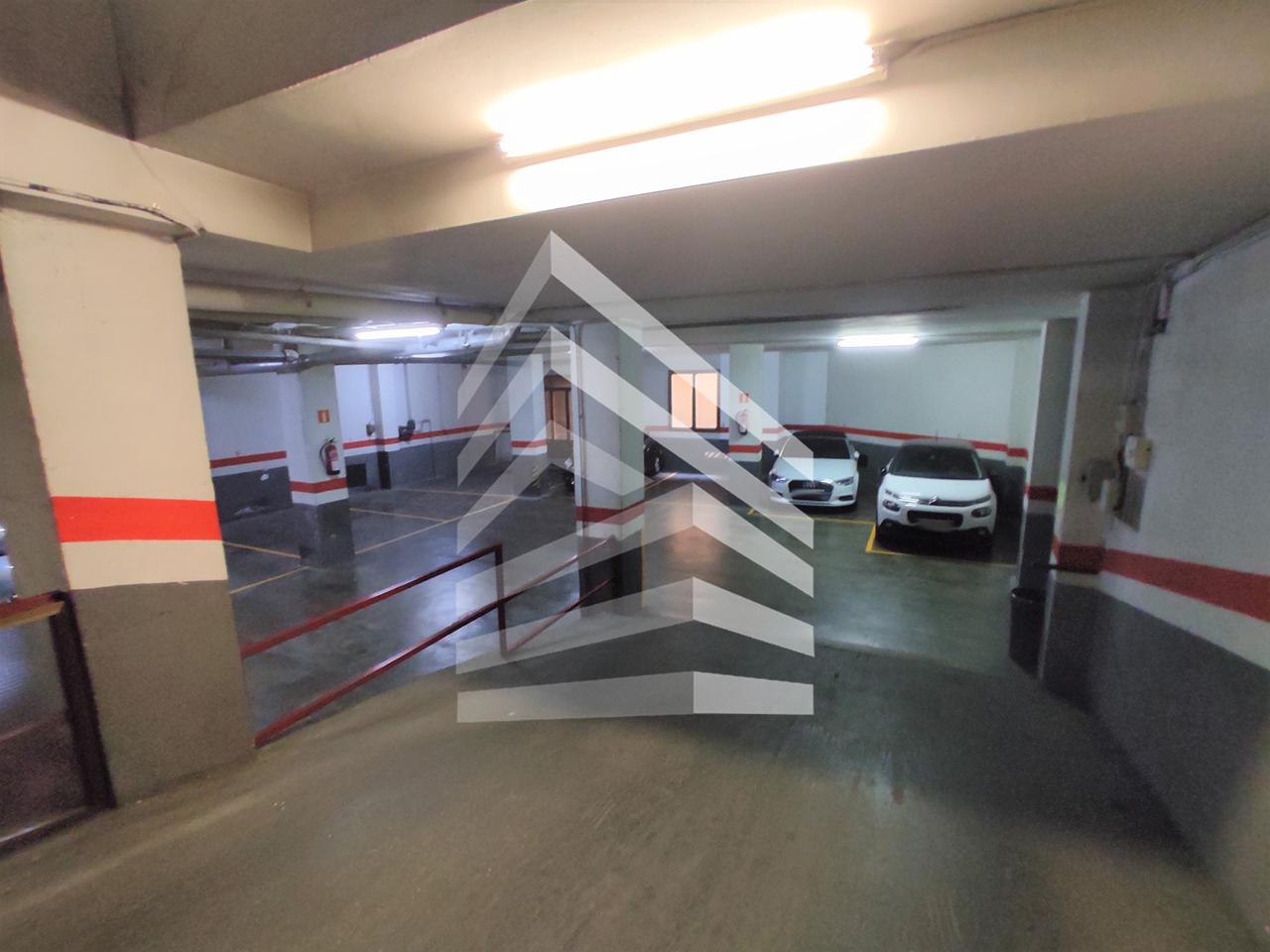 parking en barcelona · les-corts 16000€