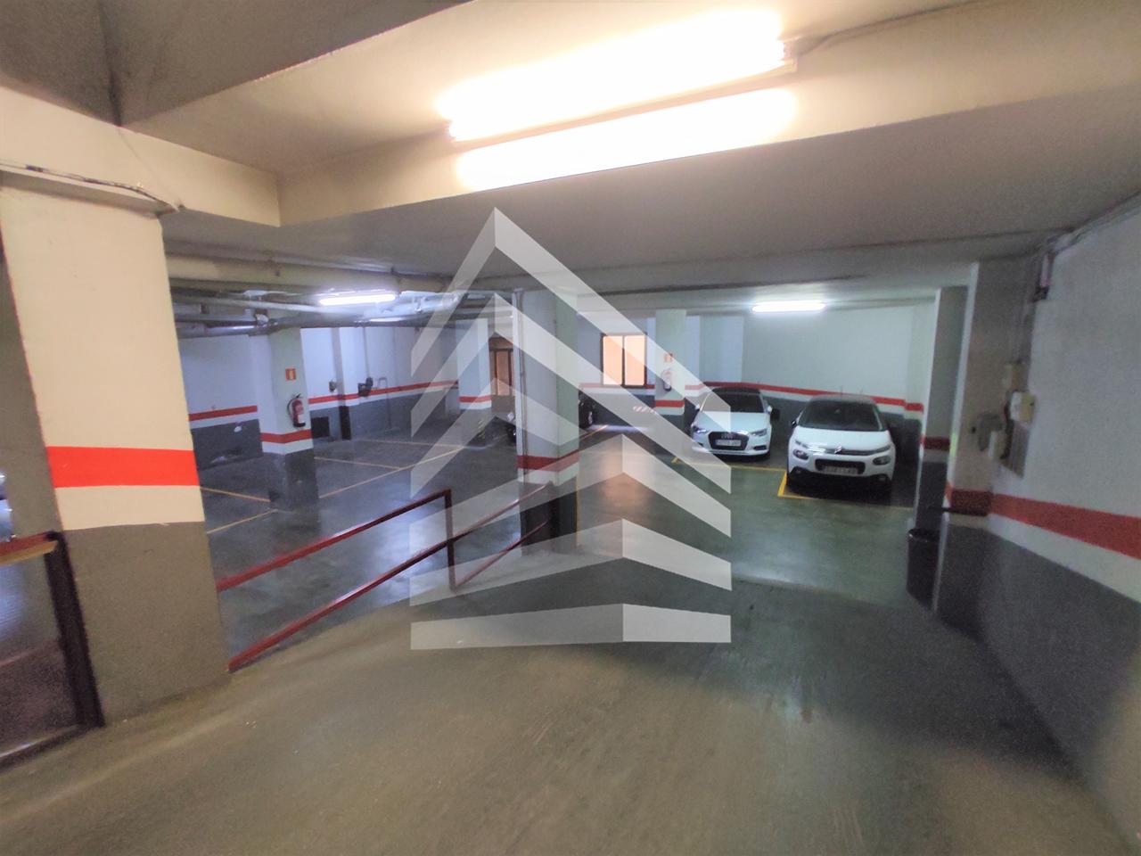 parking en barcelona · les-corts 24000€