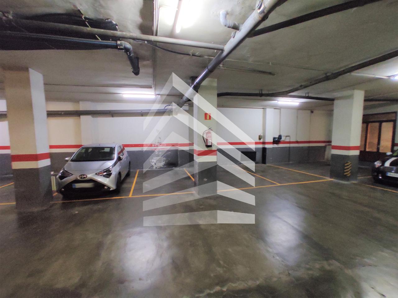 parking en barcelona · les-corts 24000€