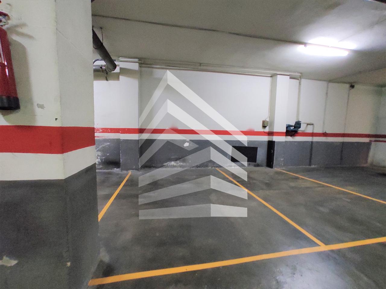 parking en barcelona · les-corts 24000€