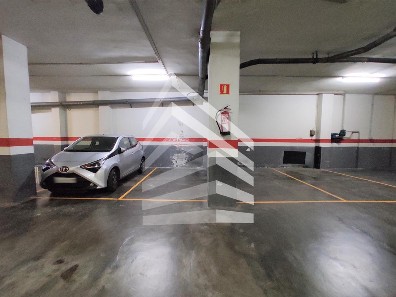 parking en barcelona · les-corts 24000€