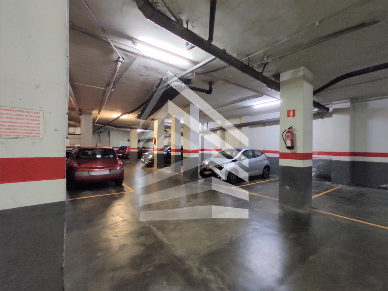 parking en barcelona · les-corts 24000€
