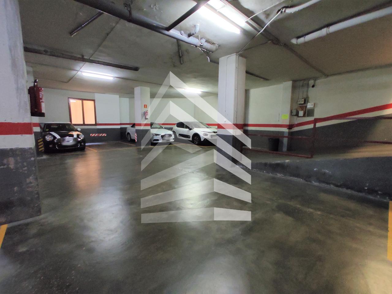 parking en barcelona · les-corts 24000€