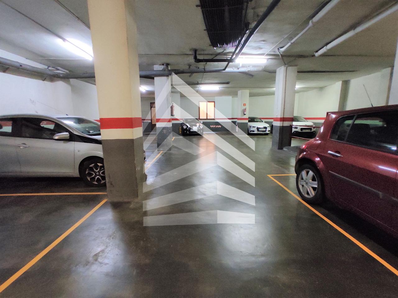 parking en barcelona · les-corts 24000€