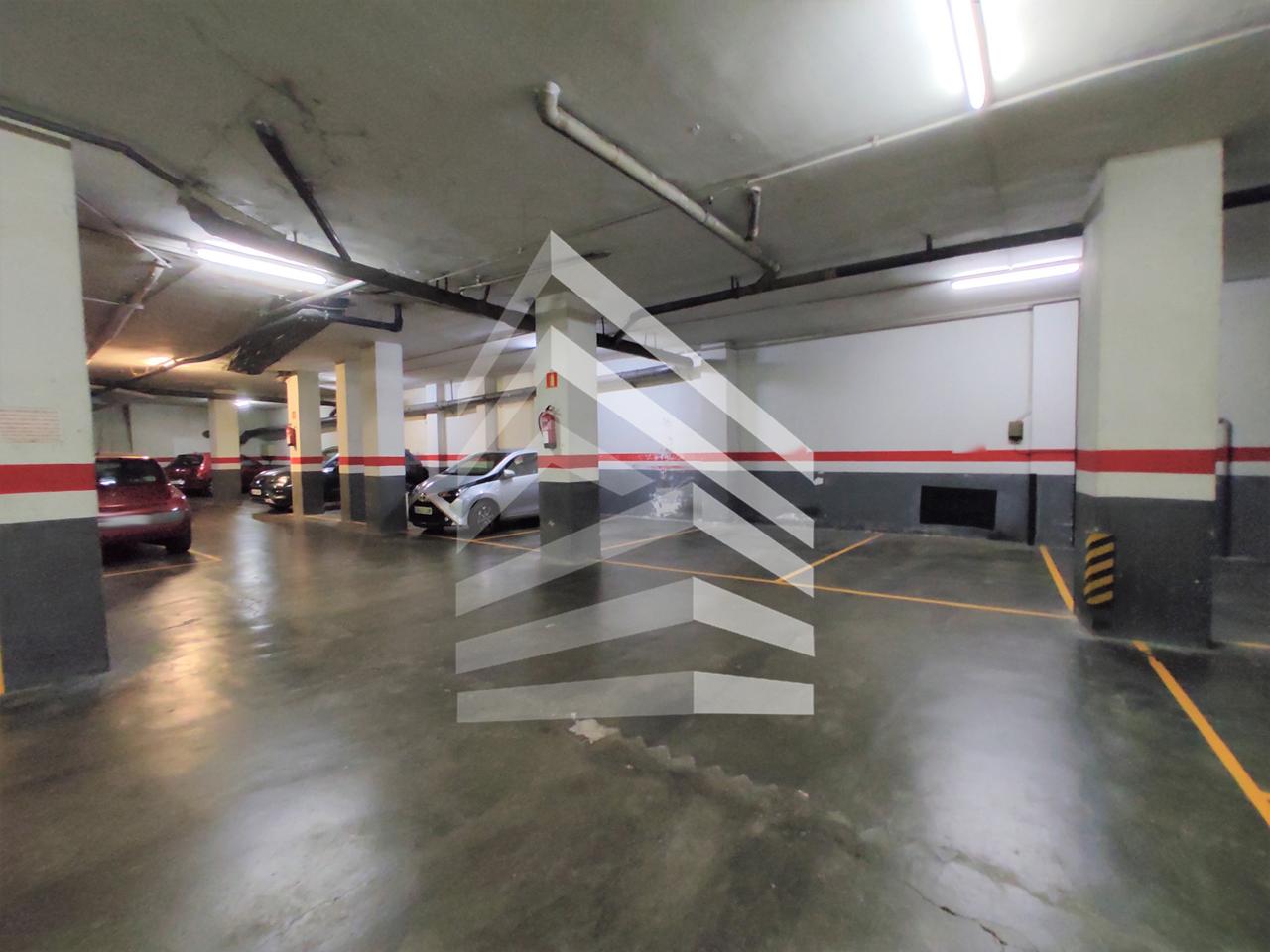 parking en barcelona · les-corts 24000€