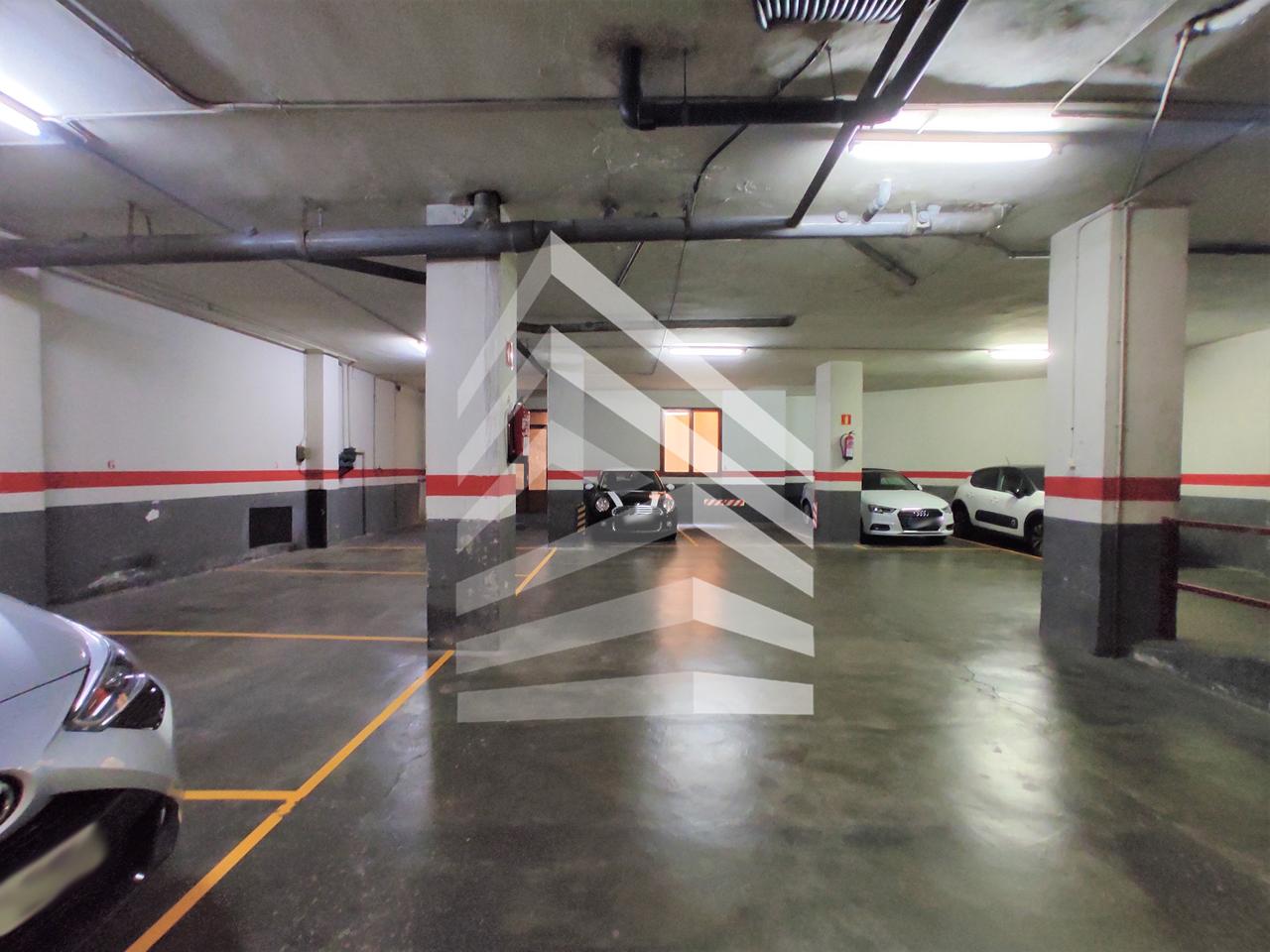 parking en barcelona · les-corts 24000€