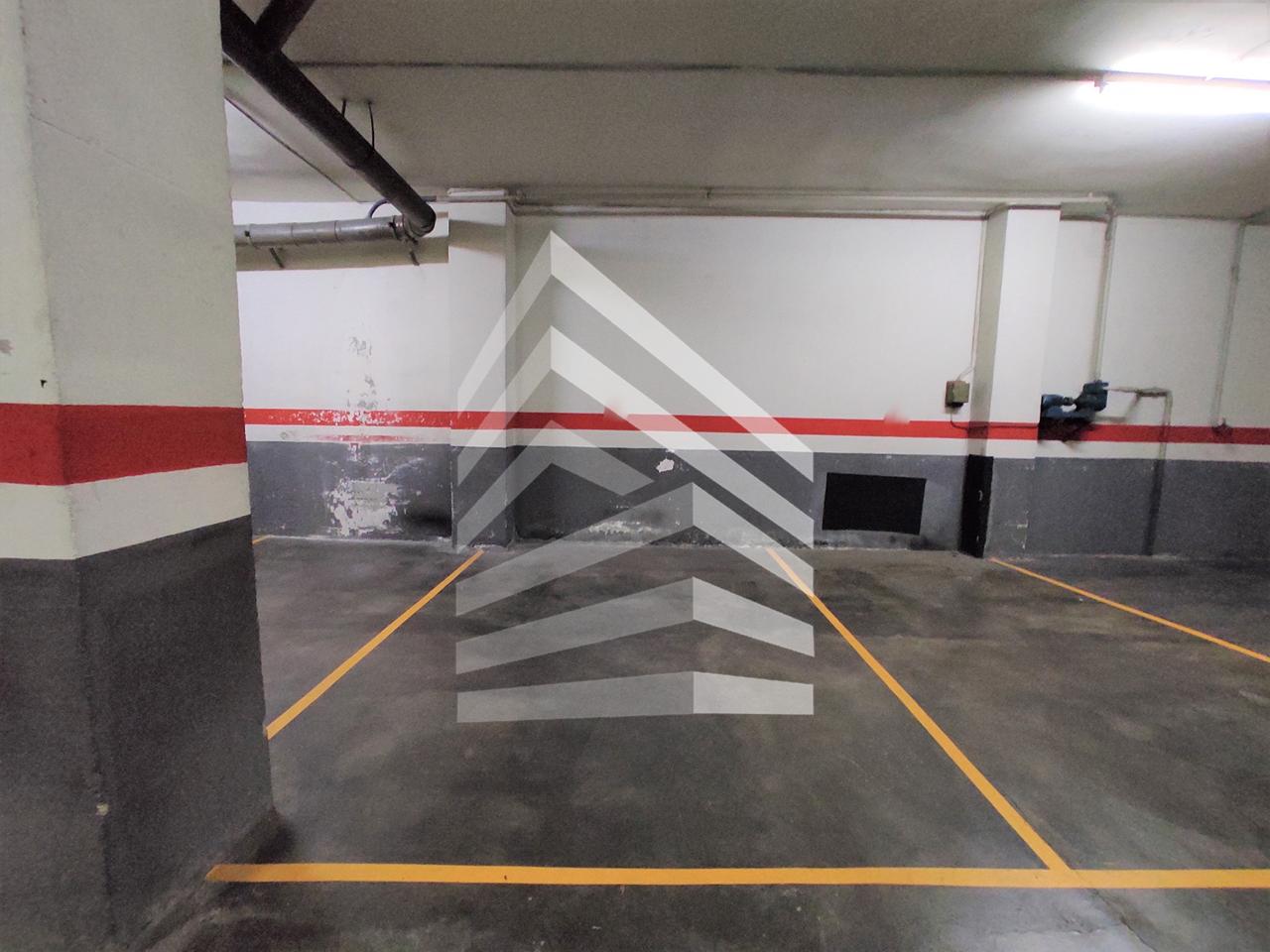 parking en barcelona · les-corts 24000€