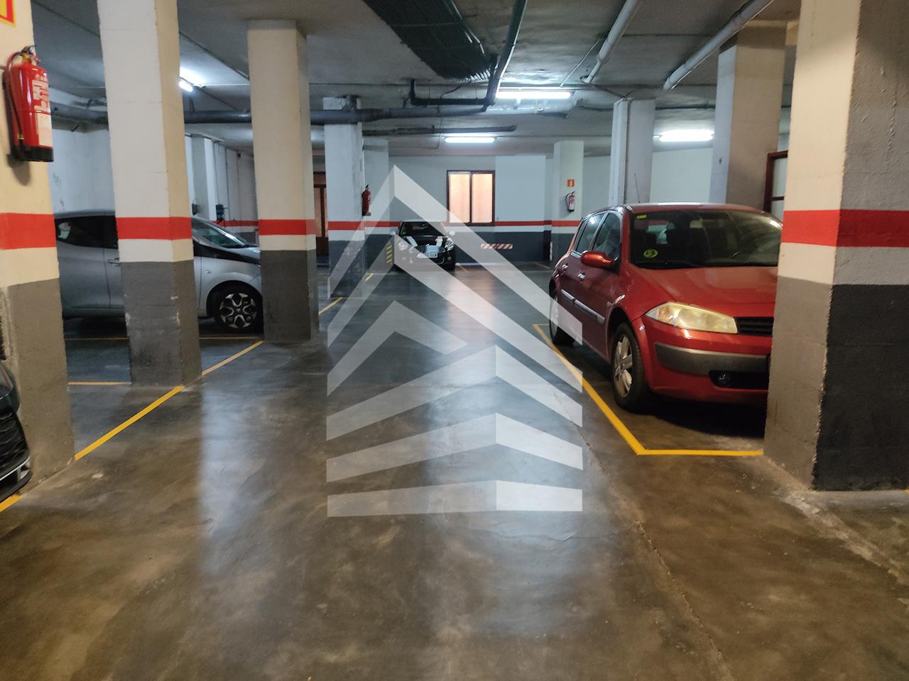 parking en barcelona · les-corts 24000€