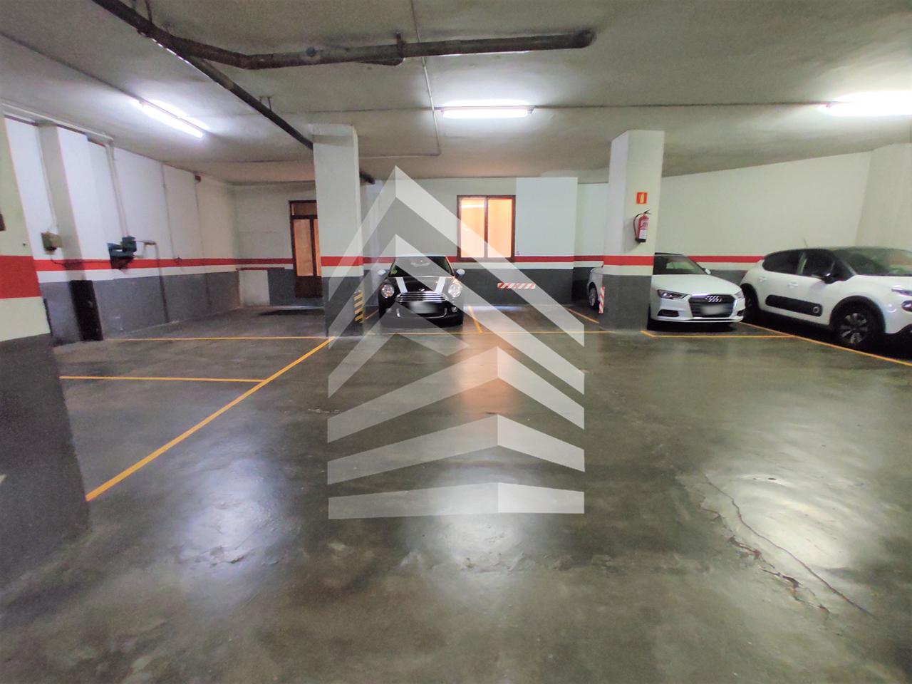 parking en barcelona · les-corts 24000€