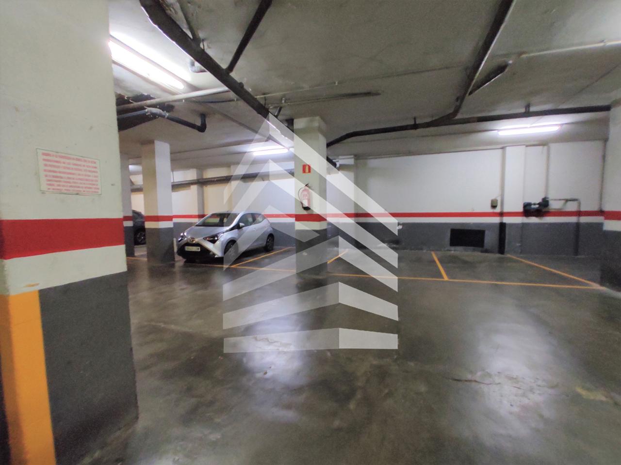 parking en barcelona · les-corts 24000€