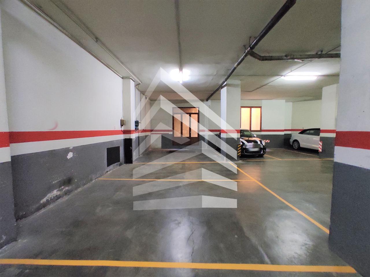 parking en barcelona · les-corts 24000€