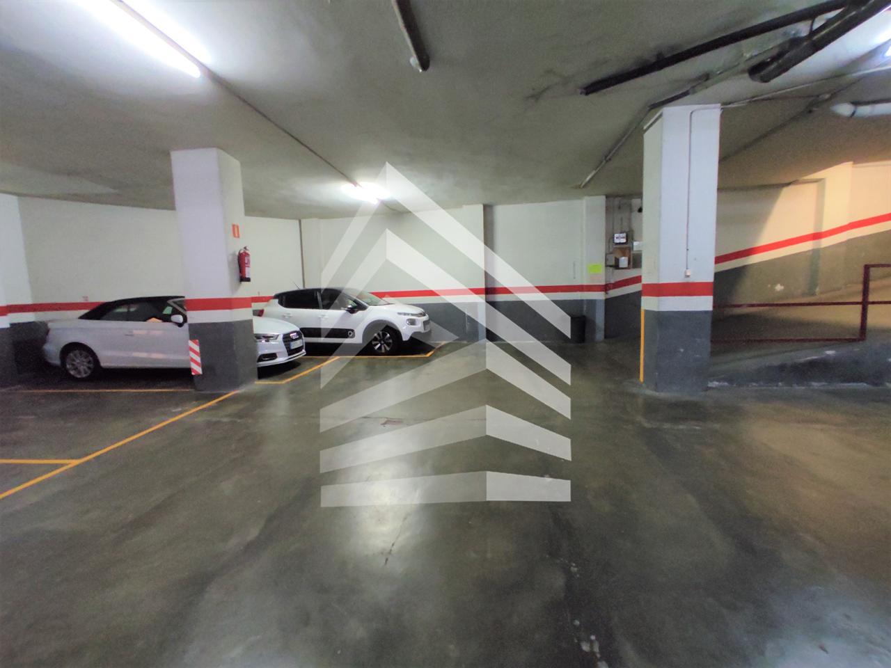parking en barcelona · les-corts 24000€