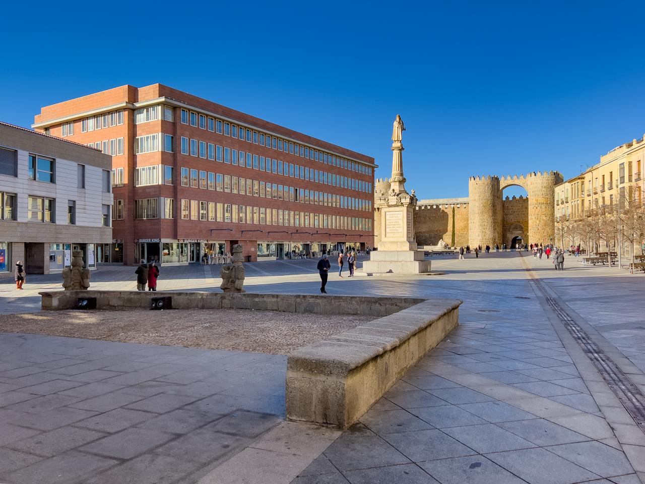 Edificio Moneo Vivienda de 3 Habitaciones y 2 baños con plaza de garaje y trastero en Avila