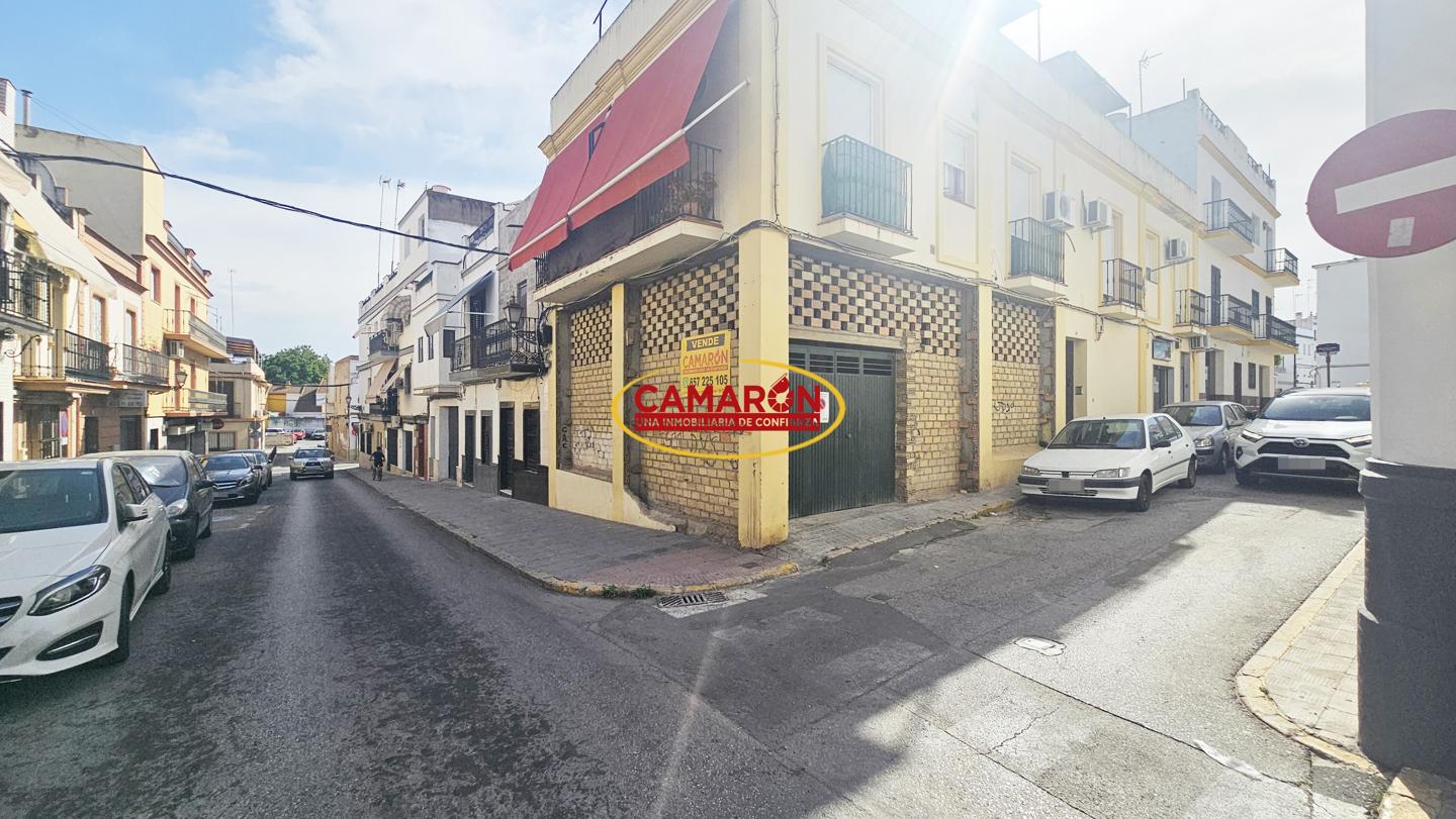 Local en venta en Coria del Río de 75 m2 REF:03438