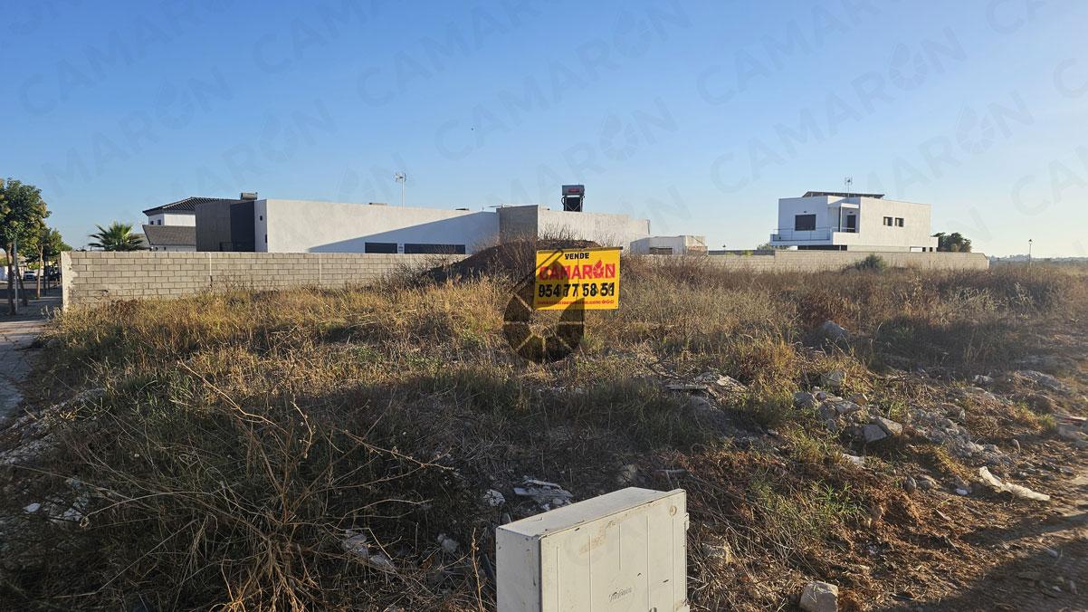 Terreno en venta en Palomares del Río de 1368 m2 REF:03541