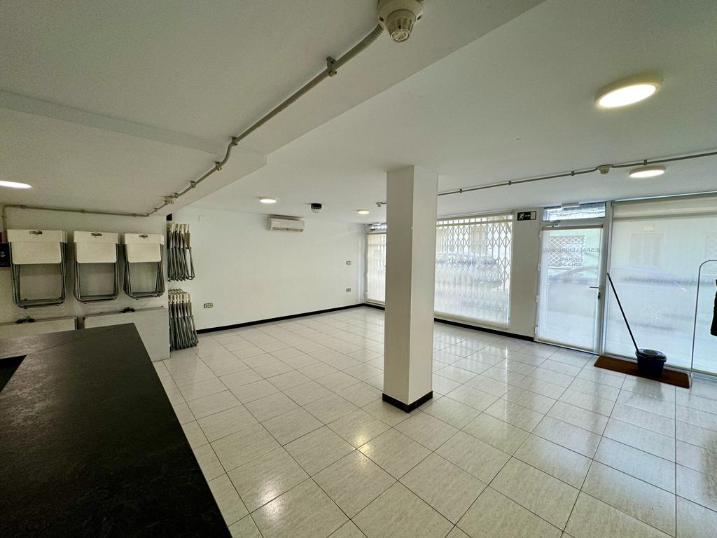 locals-comercials en montcada-i-reixac · montcada-centro €