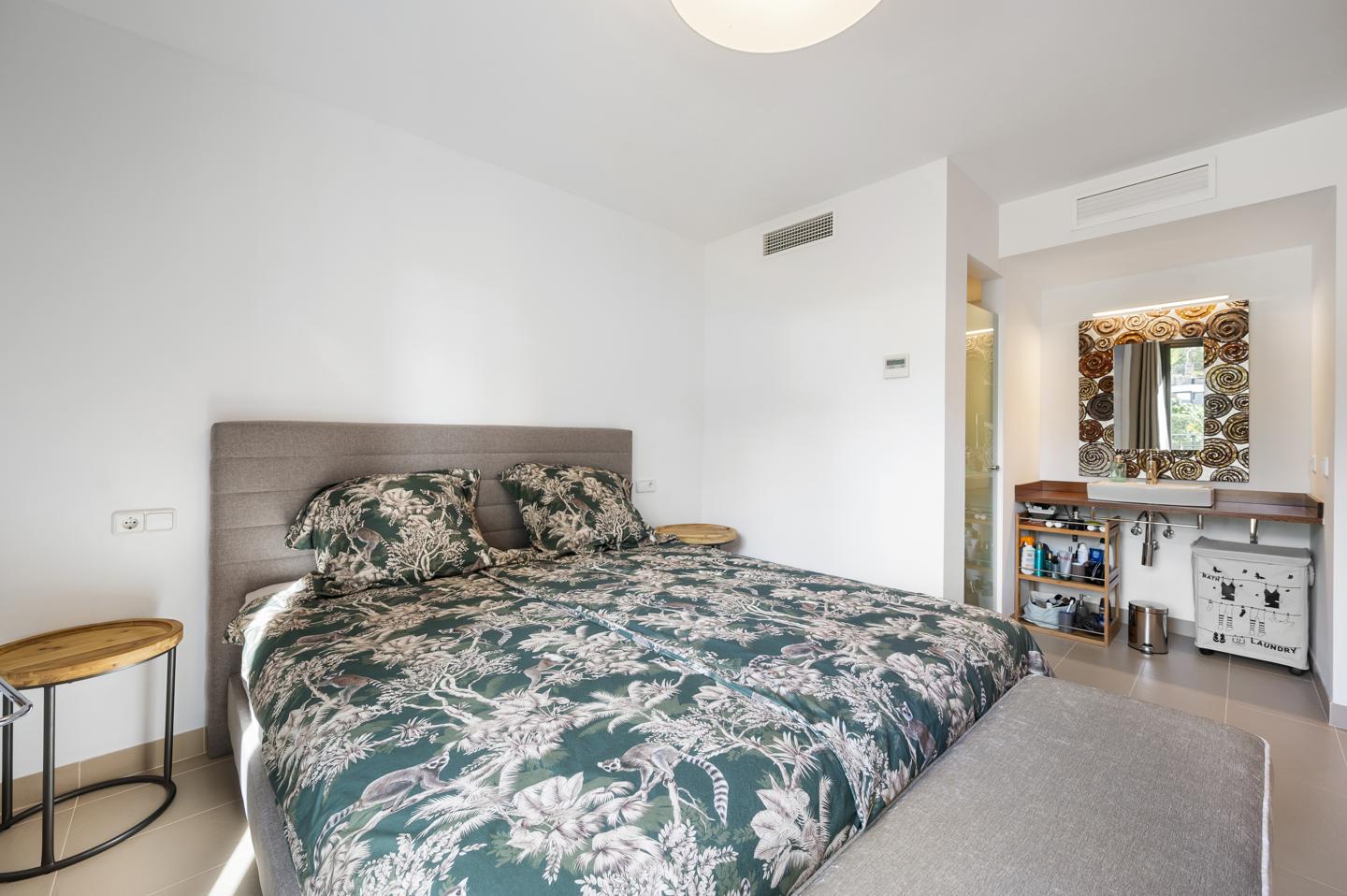 Lujo Mediterráneo: amplio espacio y vistas serenas en Camp de Mar — Camp de Mar — Foto 18