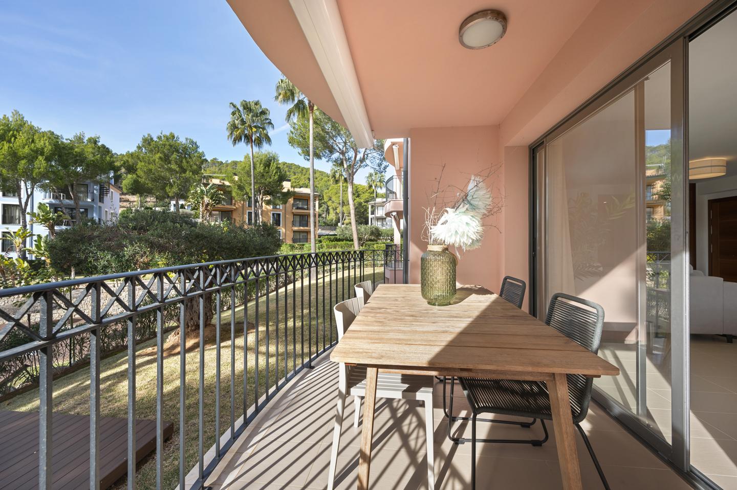 Lujo Mediterráneo: amplio espacio y vistas serenas en Camp de Mar — Camp de Mar — Foto 5