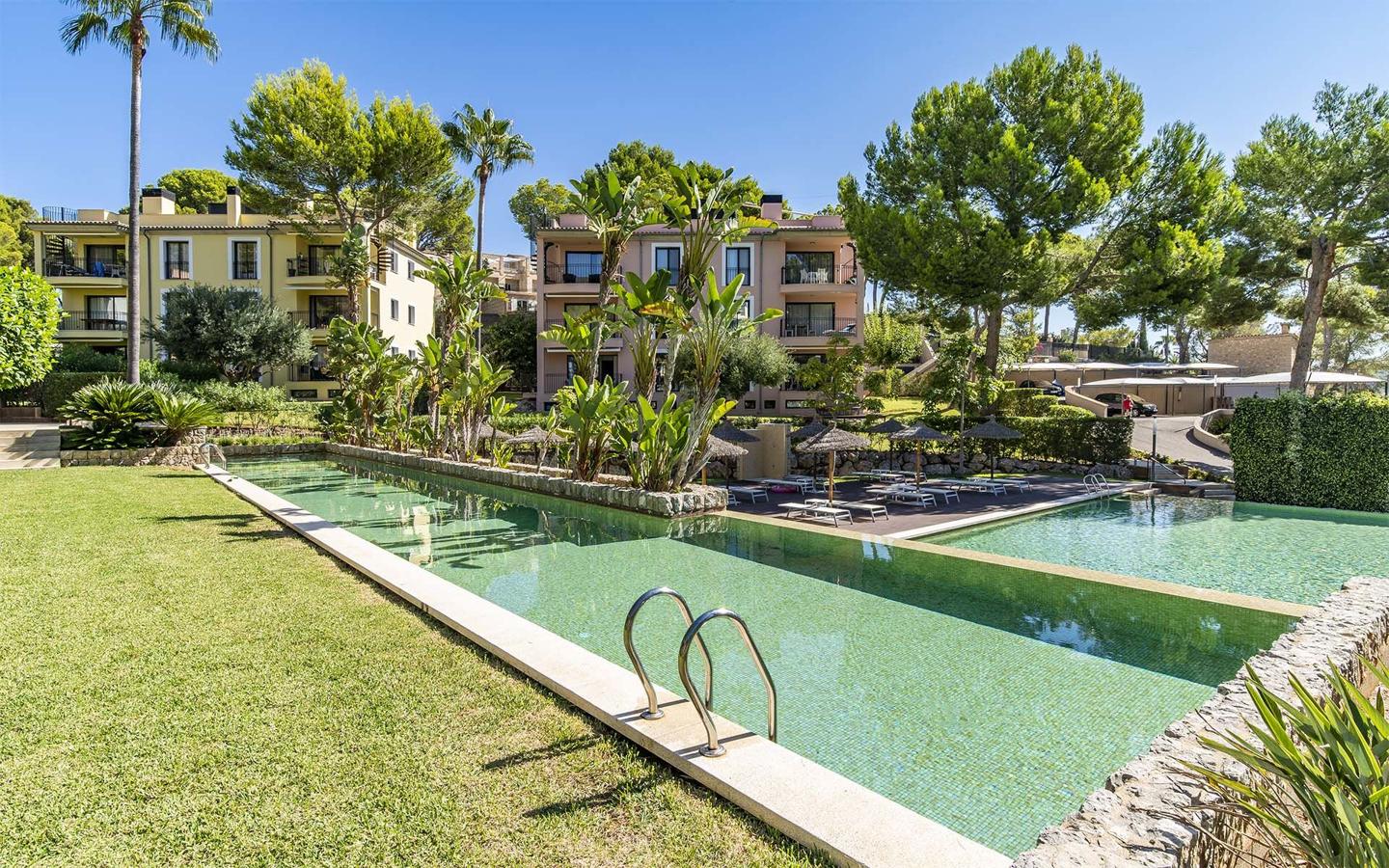 Lujo Mediterráneo: amplio espacio y vistas serenas en Camp de Mar — Camp de Mar — Foto 25