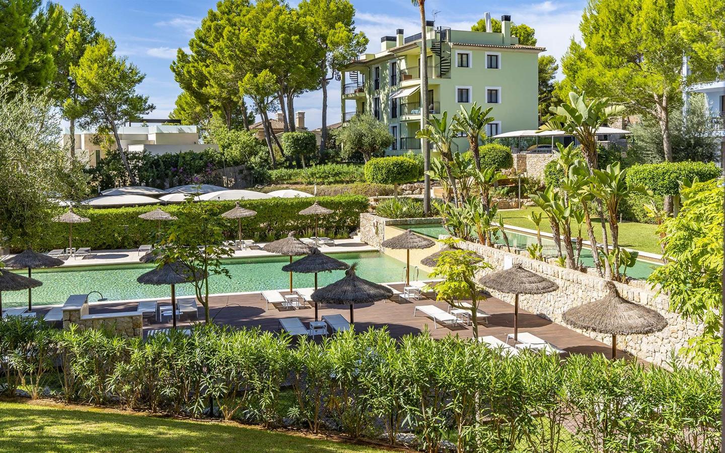 Lujo Mediterráneo: amplio espacio y vistas serenas en Camp de Mar — Camp de Mar