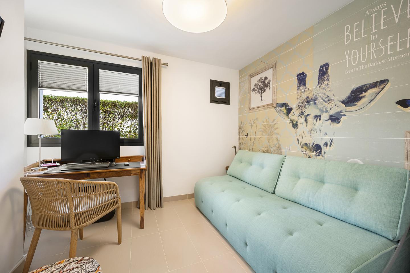Lujo Mediterráneo: amplio espacio y vistas serenas en Camp de Mar — Camp de Mar — Foto 21