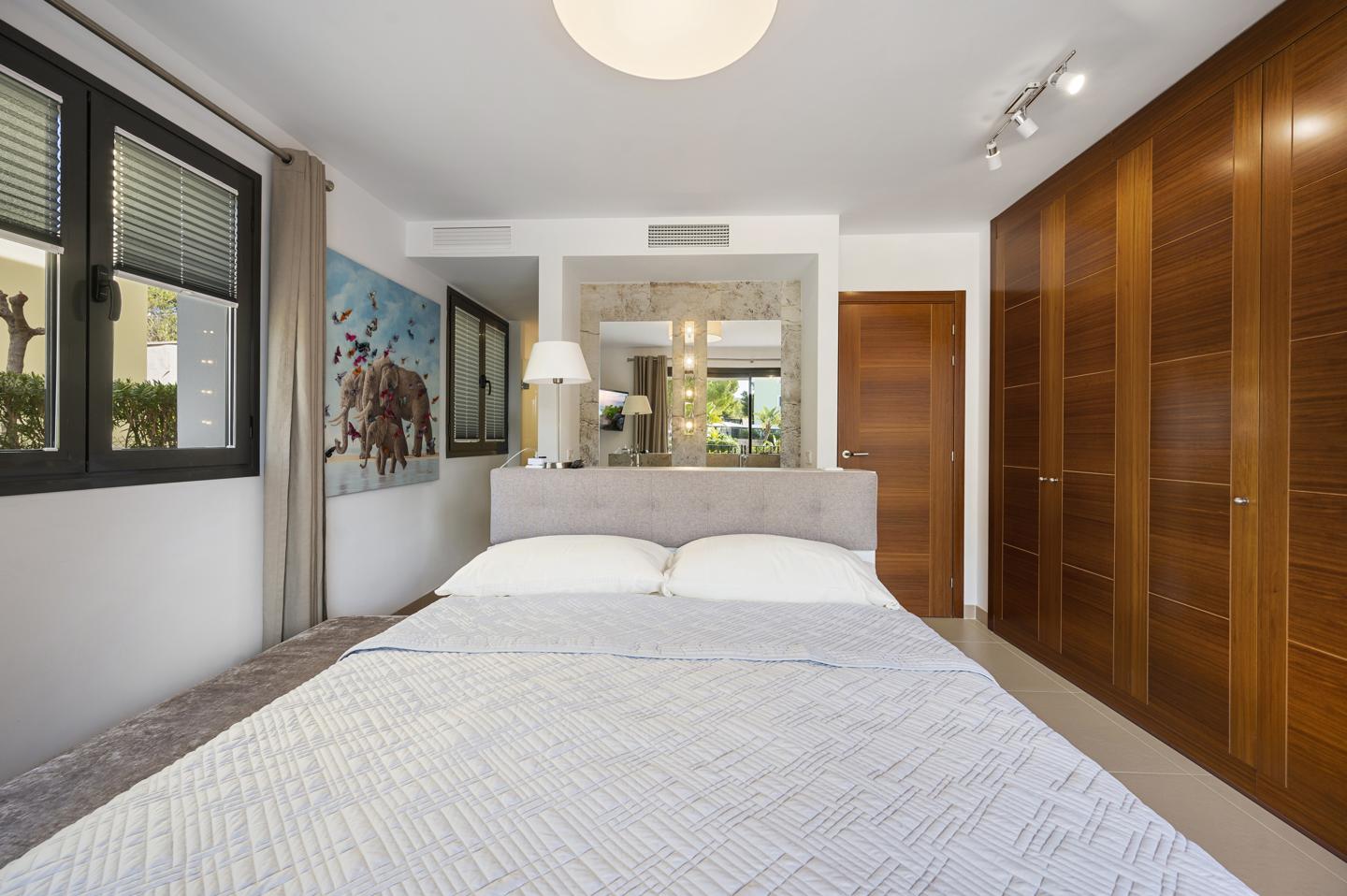 Lujo Mediterráneo: amplio espacio y vistas serenas en Camp de Mar — Camp de Mar — Foto 14