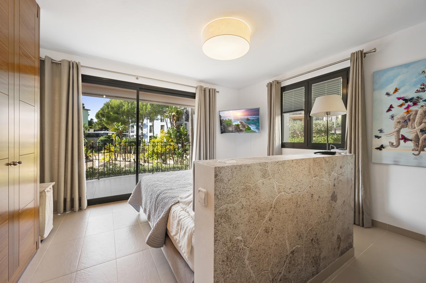 Lujo Mediterráneo: amplio espacio y vistas serenas en Camp de Mar — Camp de Mar — Foto 13