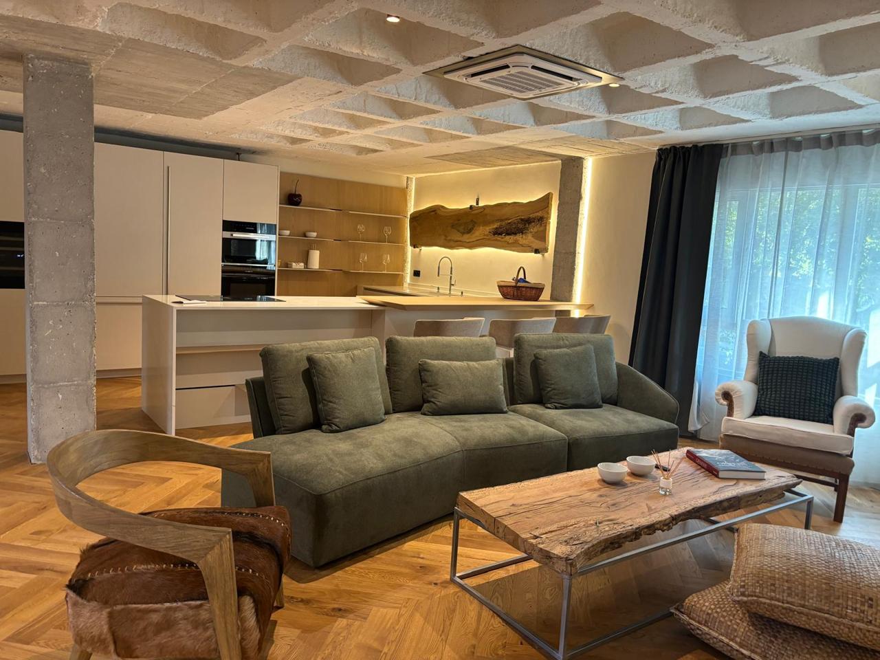 SE VENDE EXCLUSIVO LOFT DE LUJO EN AVENIDA RICARDO SORIANO A ESTRENAR