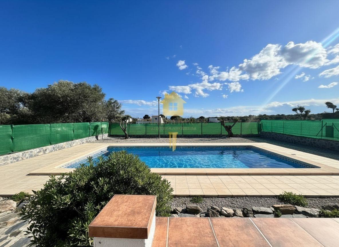 Chalet en venta en Girona