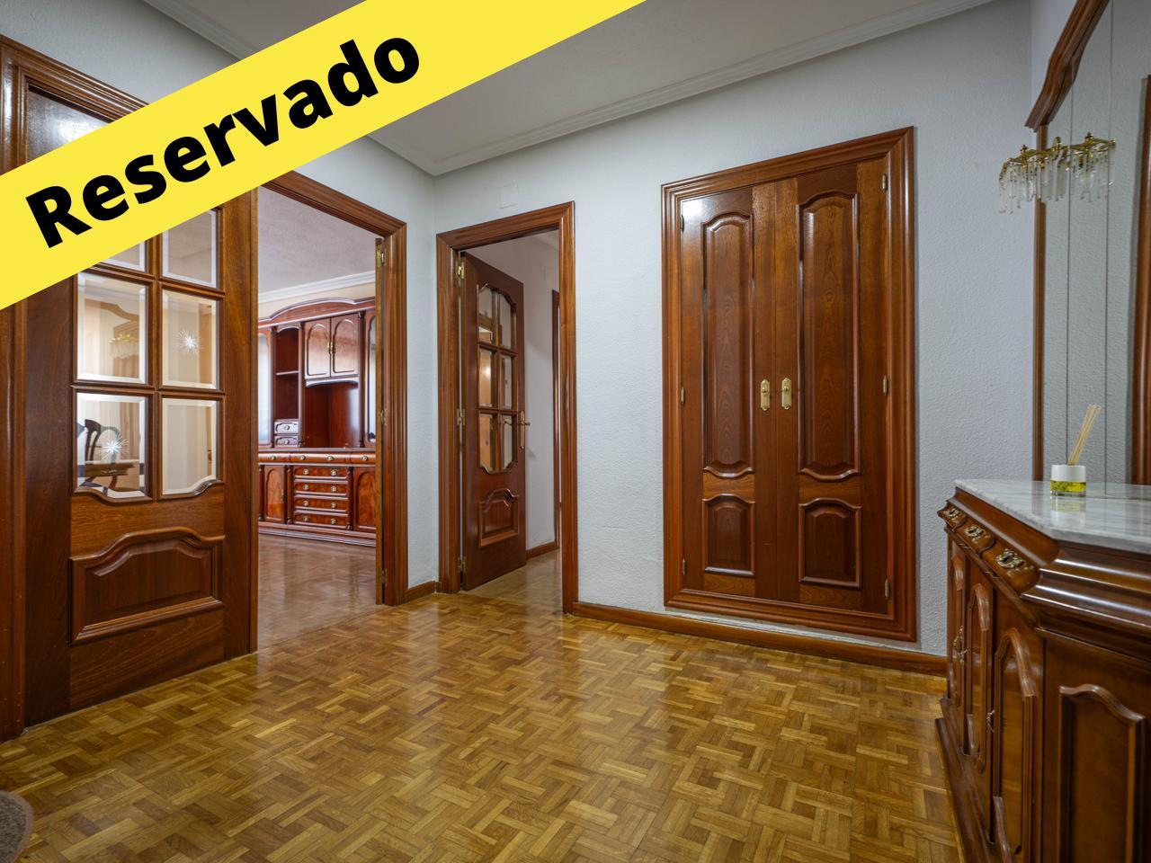 Vivienda exterior totalmente amueblada para entrar a vivir con Ascensor y plaza de garaje.