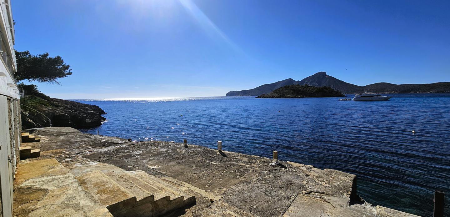 Un refugio junto al mar en primera línea en Sant Elm — Sant Elm — Foto 12