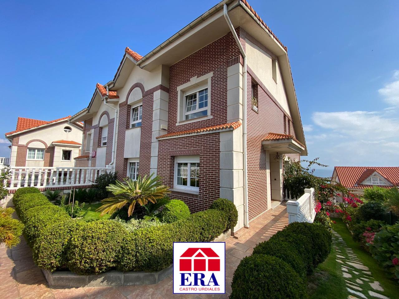 Casa / chalet en Calle Aureliano Linares Rivas, Castro-Urdiales, Cantabria de 400 m2