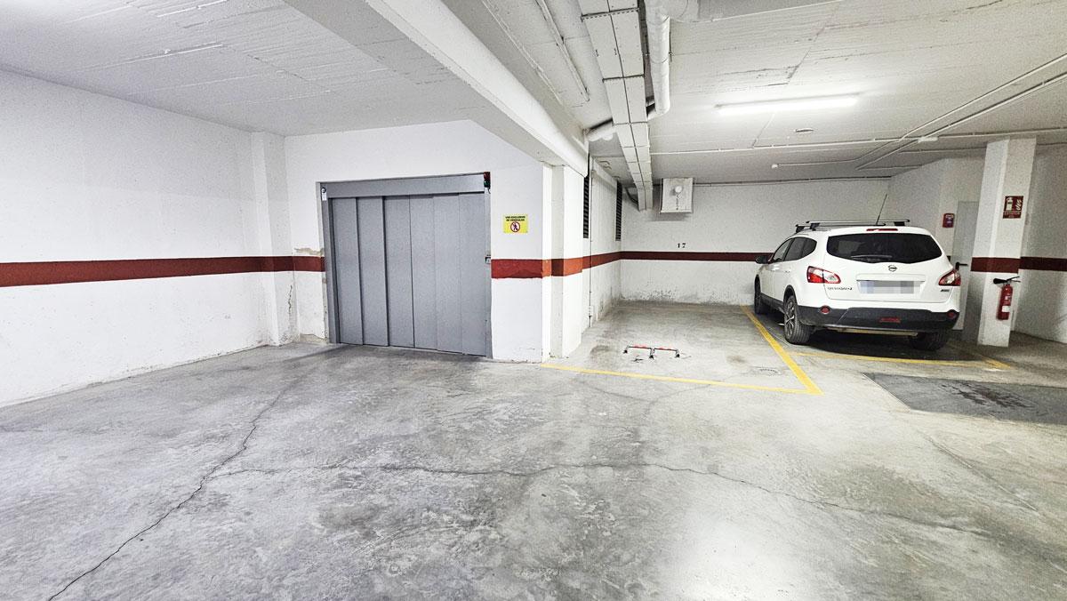 Plaza De Parking en venta en Coria del Río de 6 m2 REF:03891