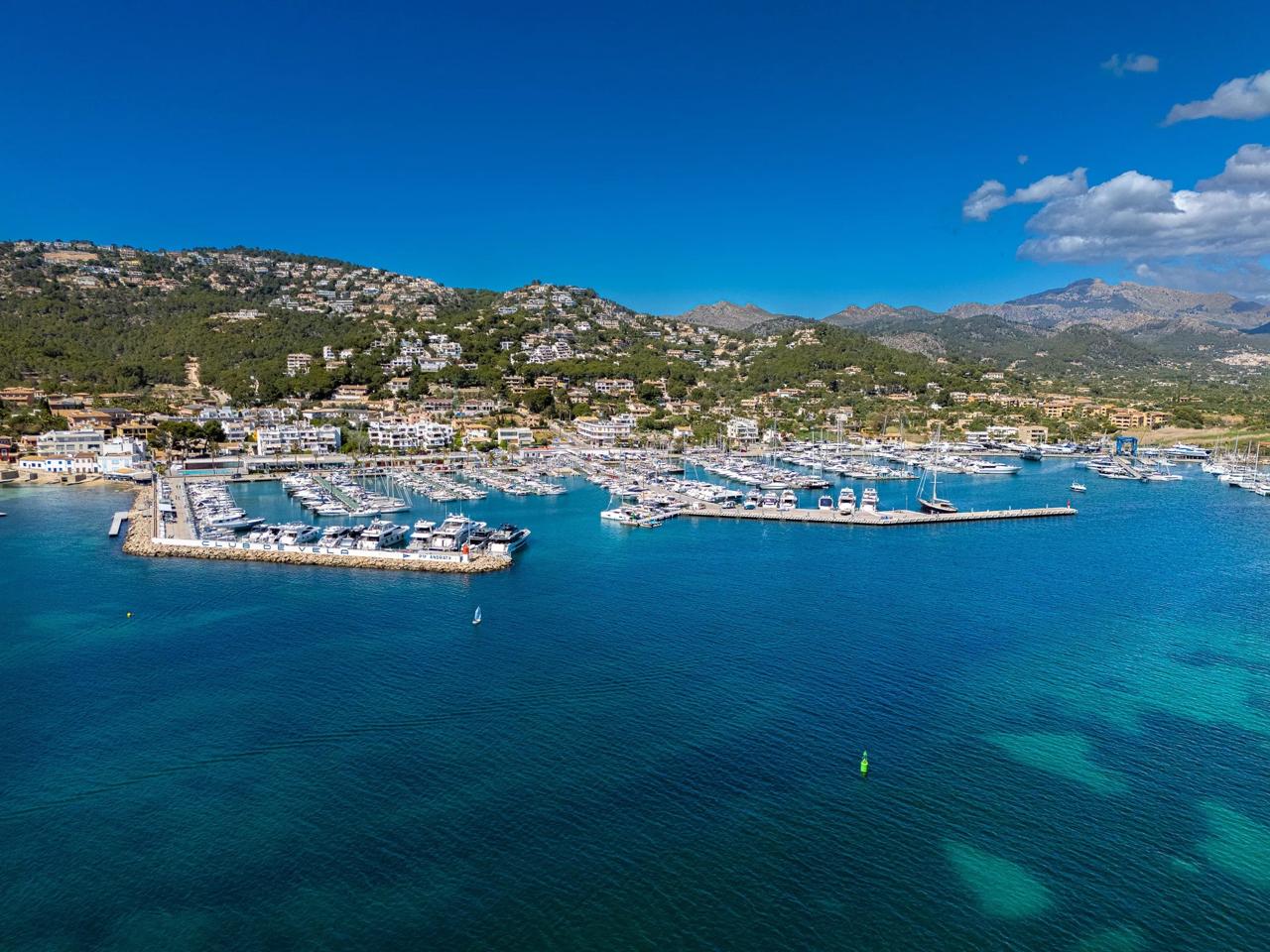 Vivir el azul del Mediterráneo, a unos pasos del mar de Port d'Andratx — Port d'Andratx